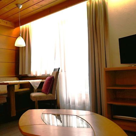 Hotel Garni Bergsonne Samnaun Habitación foto