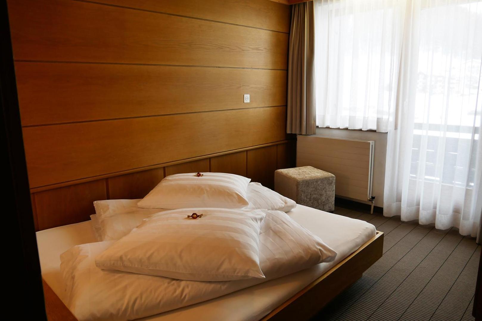 Hotel Garni Bergsonne Samnaun Habitación foto
