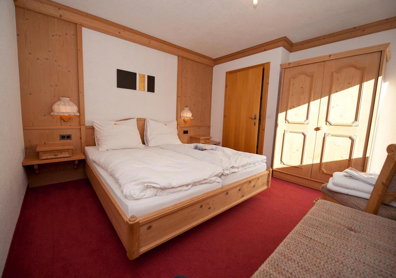 Hotel Garni Bergsonne Samnaun Habitación foto